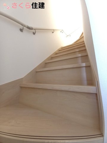 クレイドルガーデン真岡市台町第８　2号棟の内装|階段にはてすり完備