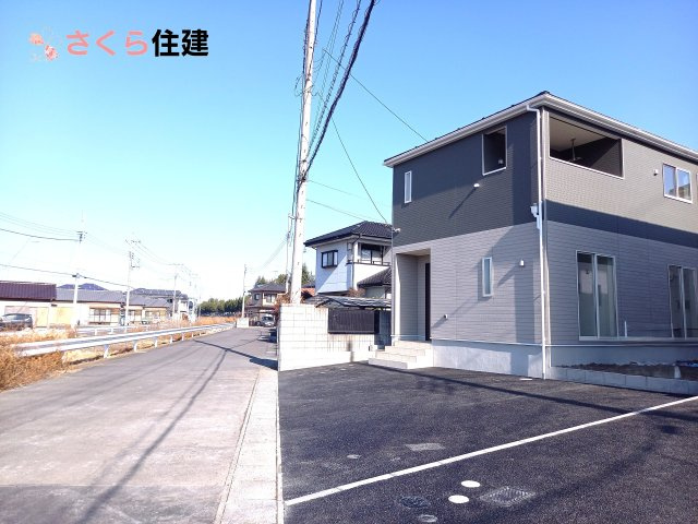 クレイドルガーデン真岡市台町第８　2号棟の前面道路含む現地写真|前面道路はすれ違いも楽々車通りすくなめです