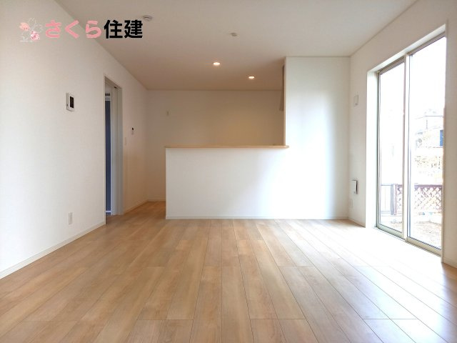 クレイドルガーデン真岡市台町第８　2号棟の居間・リビング|広々LDKは15帖あります