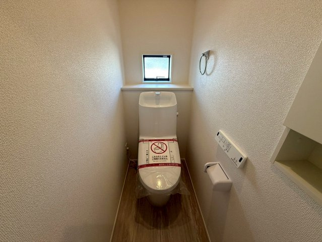 高知市高須3期2棟 2号棟のトイレ|2階にもトイレを設置。朝の混み合う時間や夜間の利用もスムーズで、快適な暮らしを支えます