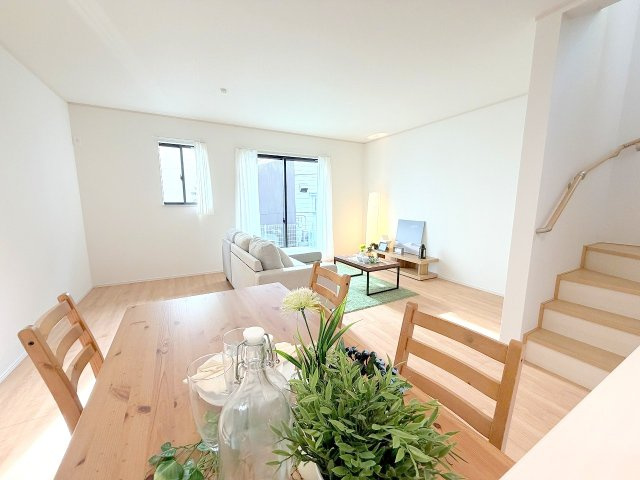 昭島市拝島町2丁目全2棟　新築分譲の居間・リビング