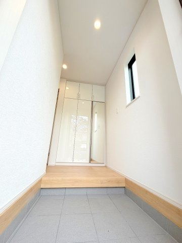 昭島市拝島町2丁目全2棟　新築分譲の玄関