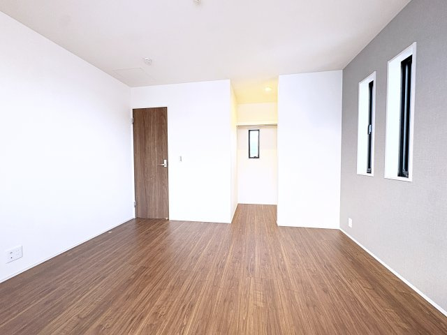 新築戸建・新築建売　平野第8　平野小・平野中の洋室|7帖の洋室はバルコニーに面しており南側の窓から太陽の日差しが入る明るいお部屋です！