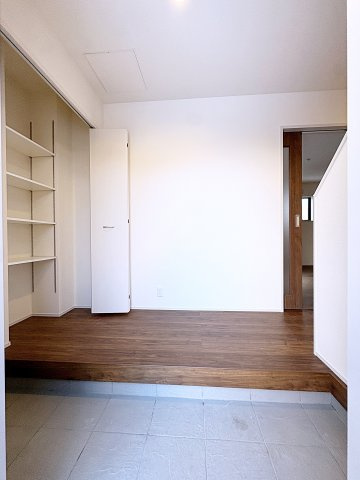 新築戸建・新築建売　平野第8　平野小・平野中の玄関|大容量のシューズボックスがあり収納豊富な玄関スペース。