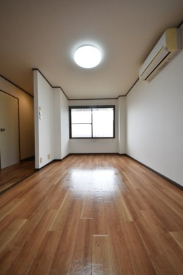 【居間・リビング】 | グランディア旗塚通