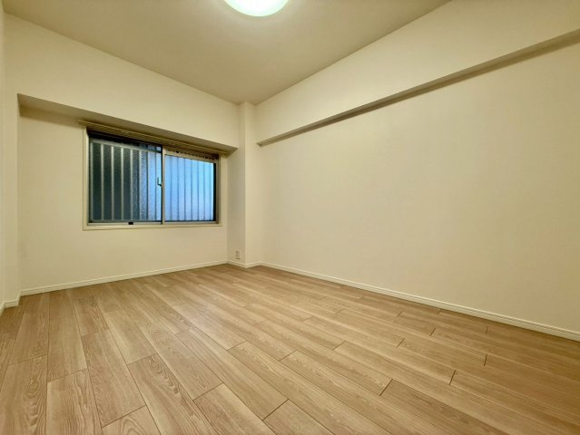 駒込八幡坂ガーデニアの洋室|白を基調としたお部屋は光を反射するため、お部屋が明るく美しく見えますね！

現地ご見学希望・資料請求などお気軽にお問い合わせ下さい！
03-5990-5201