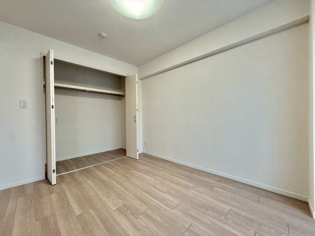 駒込八幡坂ガーデニアの洋室|自分だけのプライベート空間。明るく温もりを感じることができる居室です。

現地ご見学希望・資料請求などお気軽にお問い合わせ下さい！
03-5990-5201