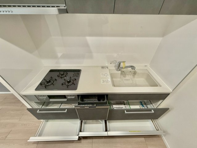 駒込八幡坂ガーデニアのキッチン|ビルトインタイプの食洗機付き！家事の時間と、手洗いに比べて使用水量も軽減します！

現地ご見学希望・資料請求などお気軽にお問い合わせ下さい！
03-5990-5201