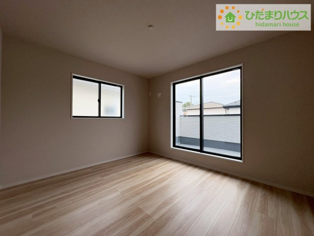 日立市東町3期　新築戸建　1号棟の寝室|広めの主寝室は、ベッドの他にもパソコンデスクやドレッサーなども置けちゃいます(*^-^*)