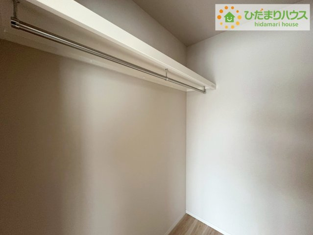 日立市東町3期　新築戸建　1号棟の収納|"ママに人気のウォークインクローゼット付き！
コートやジャケットはもちろん、季節物や布団なども全部収納できちゃいます(^^)/"
