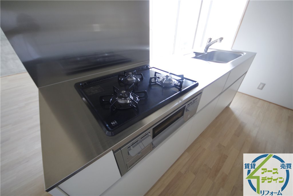 Jackson Street 521のキッチン|コンパクトなキッチンで掃除もラクラク