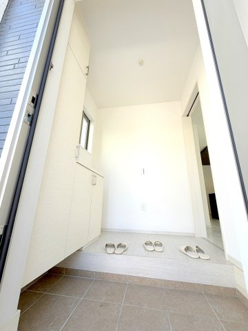 福生市熊川全3棟　新築分譲の玄関