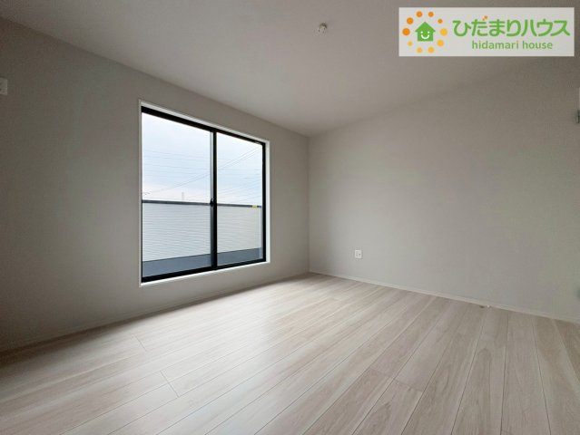 日立市東町3期　新築戸建　2号棟の寝室|広めの主寝室は、ベッドの他にもパソコンデスクやドレッサーなども置けちゃいます(*^-^*)