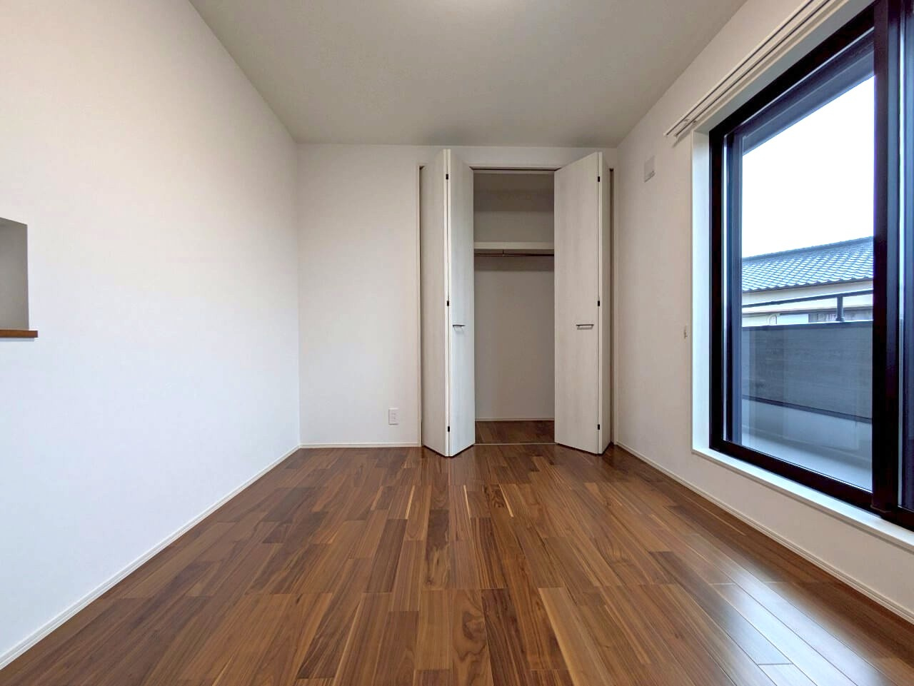 高知市鴨部　新築一戸建て（西棟の洋室