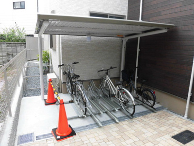 【その他共用部分】 | ラパン | 敷地内の屋根付きの駐輪場です
