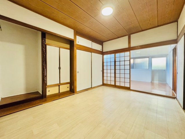 広畑区吾妻町戸建ての洋室