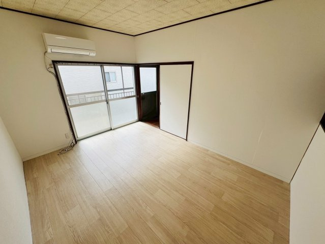 広畑区吾妻町戸建ての洋室