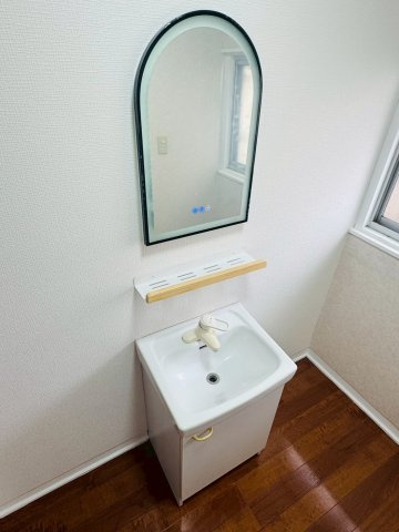 広畑区吾妻町戸建ての独立洗面台