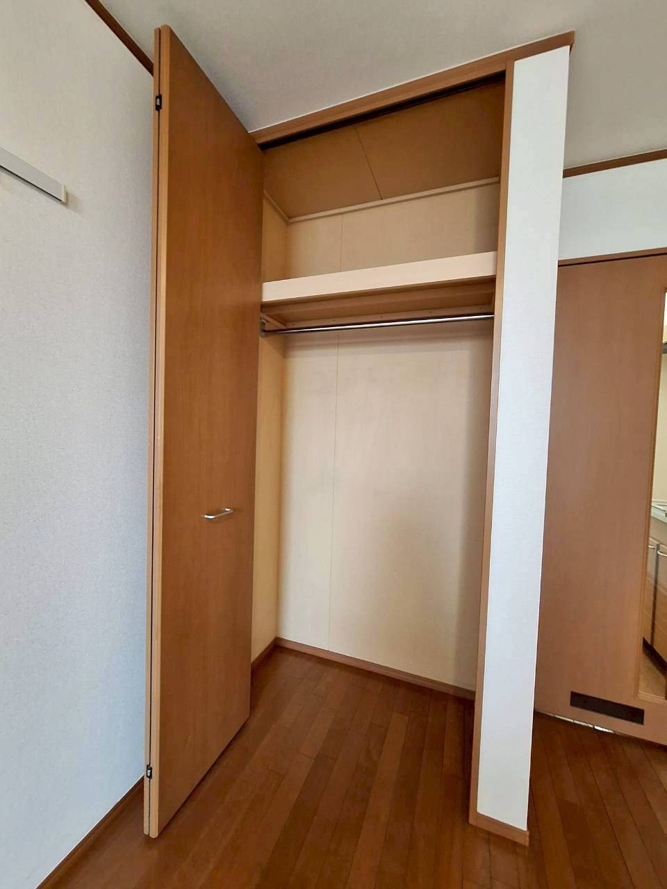 マハロハイムの収納|★天井までの高さがあるクローゼット収納★