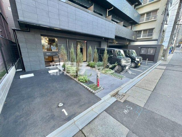 プレサンス東別院セレニスの駐車場