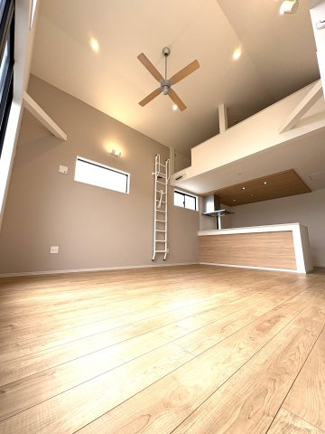 The Shonan Balance –海と街の中間に暮らす家 –の居間・リビング