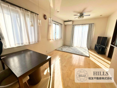 【居間・リビング】 | 流山市前ケ崎　中古戸建 | お住い探しは地域密着４０年のHILLS桂友不動産にお任せください！お客様に寄り添った対応を心がけております。ご都合に合わせて時間外対応も可能です！