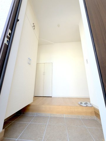 福生市熊川全3棟　新築分譲の玄関