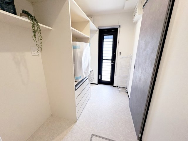 海南市大野中10号棟のその他|ランドリールーム