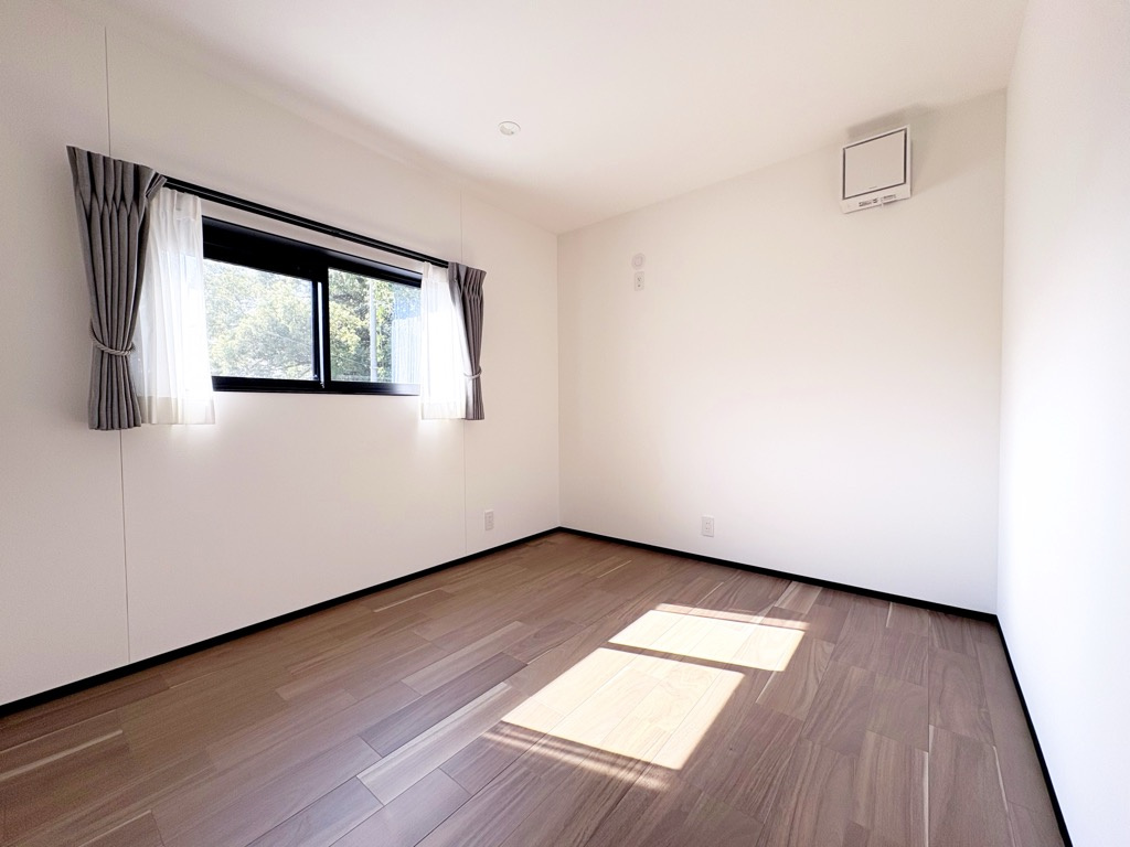 海南市大野中10号棟の洋室