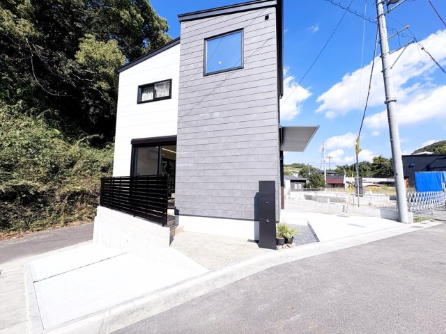 海南市大野中10号棟の外観