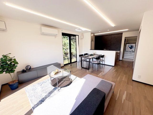 海南市大野中10号棟の居間・リビング