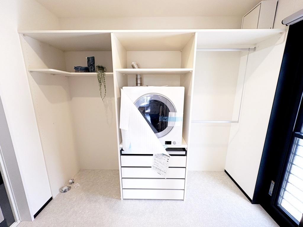 海南市大野中10号棟のその他|ランドリールーム