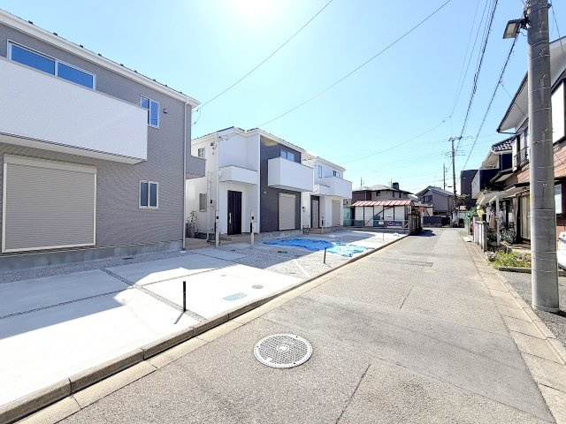福生市熊川全3棟　新築分譲の前面道路含む現地写真