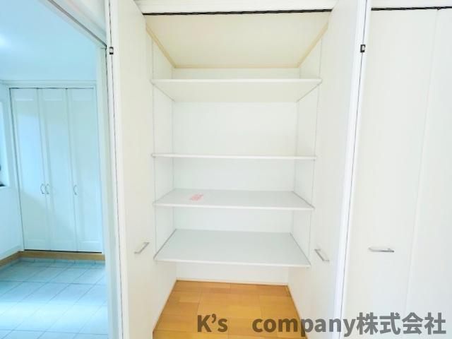 ◎茅ヶ崎市出口町　中古戸建の収納|仕切り棚付きの大容量収納スぺ―ス◇