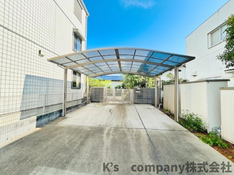 ◎茅ヶ崎市出口町　中古戸建の駐車場|カーポート付きの駐車スペース◇