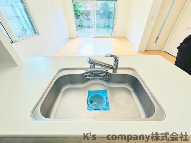 ◎茅ヶ崎市出口町　中古戸建のキッチン|扱いやすいステンレス素材のシンク◇