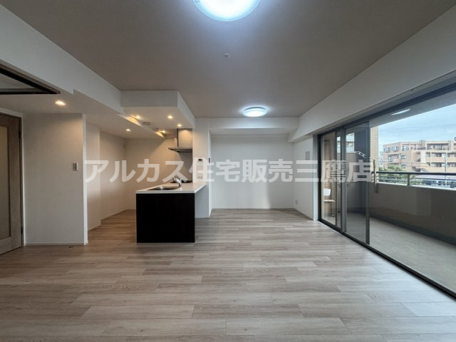 アデニウム吉祥寺 の居間・リビング