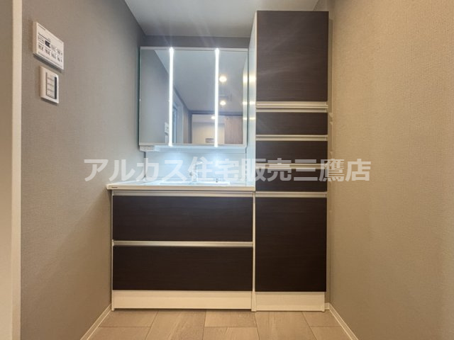 アデニウム吉祥寺 の独立洗面台