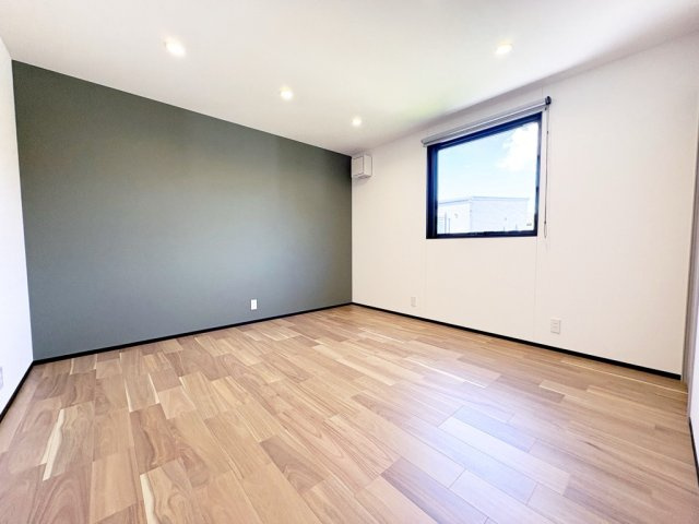 海南市大野中３号棟の洋室