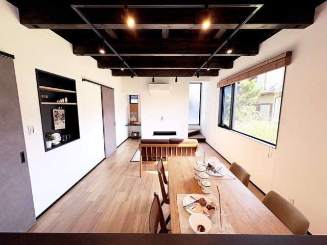 海南市大野中３号棟の居間・リビング