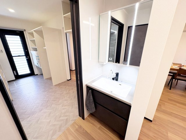 海南市大野中３号棟の独立洗面台