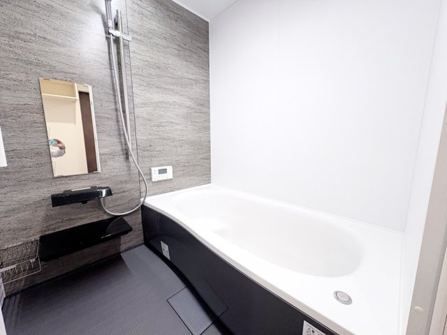 海南市大野中３号棟の浴室