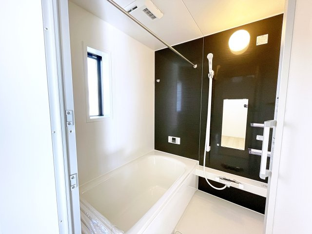 新築戸建・新築建売　西郷村米堀川向＜耐震+制震＞米小・西郷一中の浴室|浴室乾燥機付きで雨の日や花粉の時期でも室内干しができるので安心です！