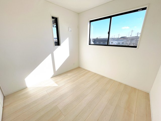 新築戸建・新築建売　西郷村米堀川向＜耐震+制震＞米小・西郷一中の洋室|白を基調とした内装は空間を広く見せナチュラルで洗練された印象を与えます♪