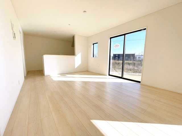 新築戸建・新築建売　西郷村米堀川向＜耐震+制震＞米小・西郷一中の居間・リビング|操作も簡単なモニター付きインターフォンで、セキュリティを強化！