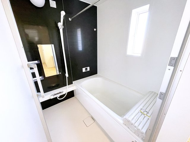 新築戸建・新築建売　西郷村米堀川向＜耐震+制震＞米小・西郷一中の浴室|浴室乾燥機付きで雨の日や花粉の時期でも室内干しができるので安心です！