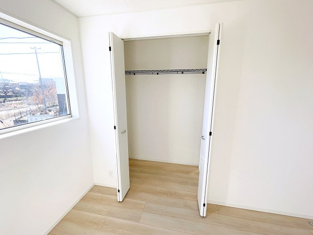 新築戸建・新築建売　西郷村米堀川向＜耐震+制震＞米小・西郷一中の収納|棚付きクローゼットは衣類だけでなくバッグや帽子も綺麗に収まる収納力が魅力です！