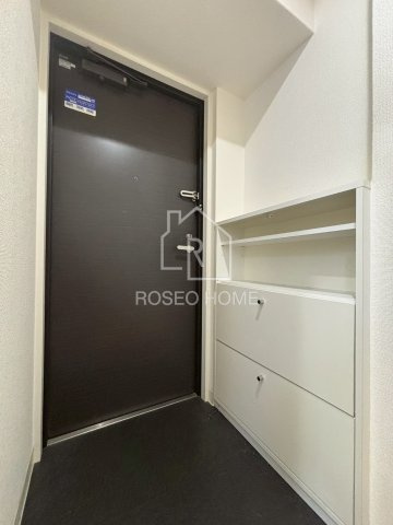 レジディア京町堀の玄関