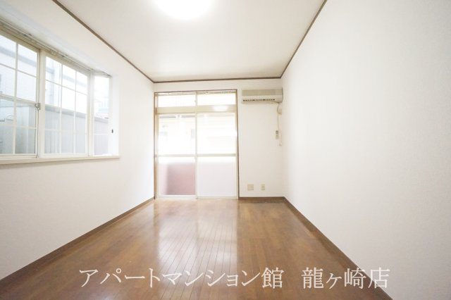 コーポサイドロードの居間・リビング