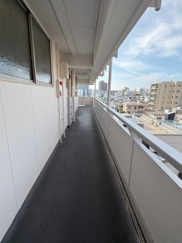 702号室前玄関外